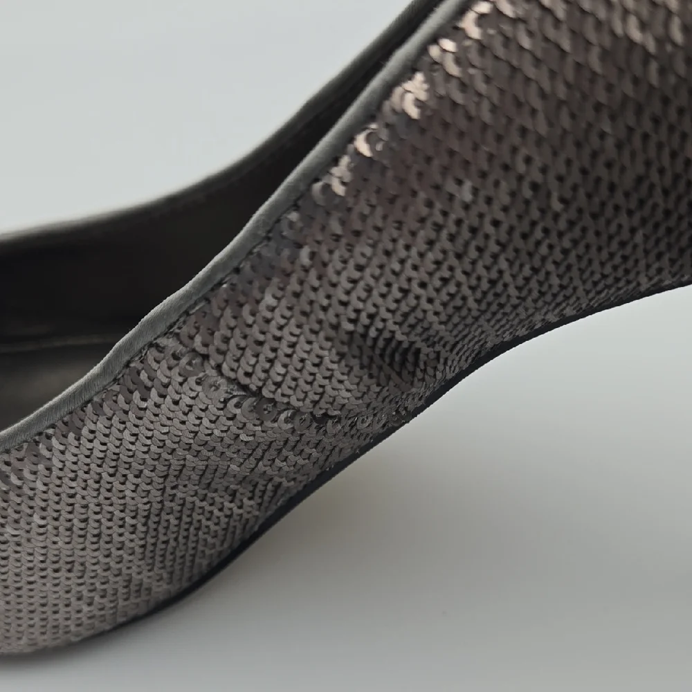White House Black Market Gracelynn Hematite Sequin Heel, Size 9